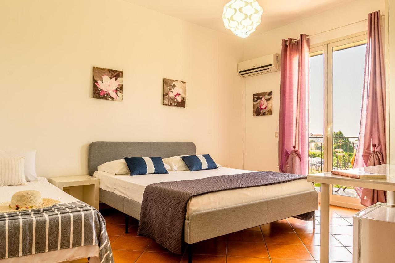 Villetta Mari E Amuri Giardini Naxos Eksteriør billede