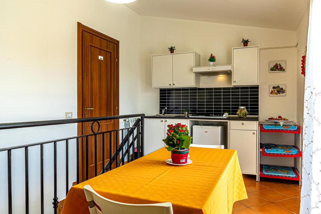 Villetta Mari E Amuri Giardini Naxos Eksteriør billede